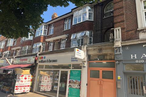 1 bed property, in Longbridge Road, £210,000