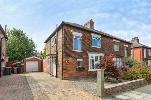 3 bed property, in Harrow Road, £220,000
