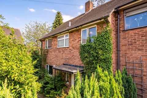 3 bed property, in Crescent Road, £90,000