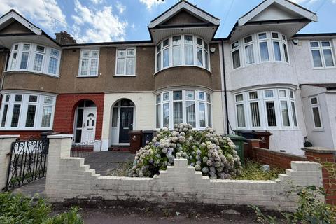3 bed property, in Woodbridge Road, £550,000