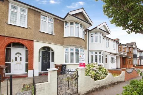 3 bed property, in Woodbridge Road, £550,000
