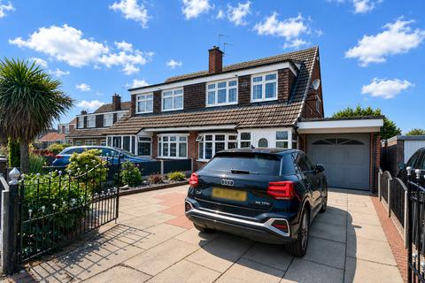 3 bed property, in Iona Way, £350,000