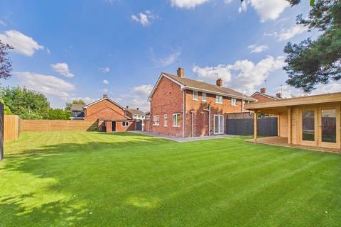 3 bed property, in Aughton Way, £300,000