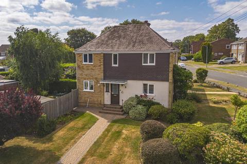 3 bed property, in Upper Lodge Lane, £500,000