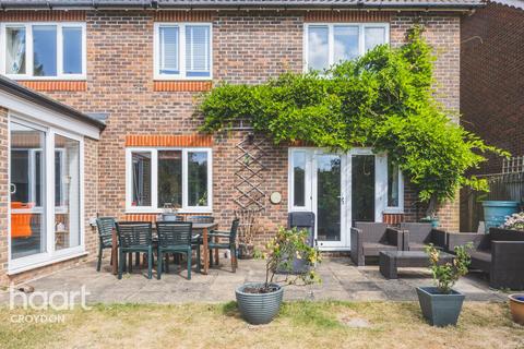 5 bed property, in Marshall Close, £1,000,000