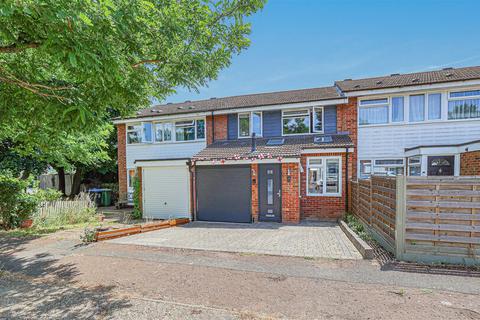 3 bed property, in Chaucer Walk, £435,000