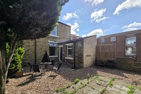 2 bed property, in Edward Street, £135,000
