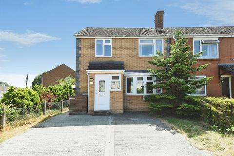 3 bed property, in Naunton Road, £260,000