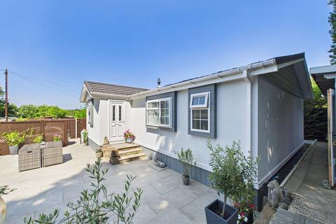 2 bed property, in Harefield Road, £275,000