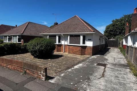 2 bed property, in 387 Castle Lane West, £250,000