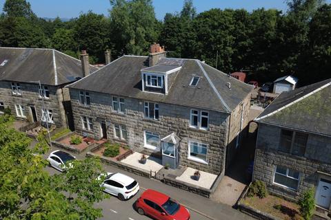2 bed property, in Main Road, £55,000