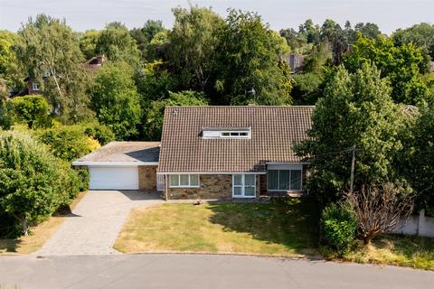 3 bed property, in The Crossway, £500,000