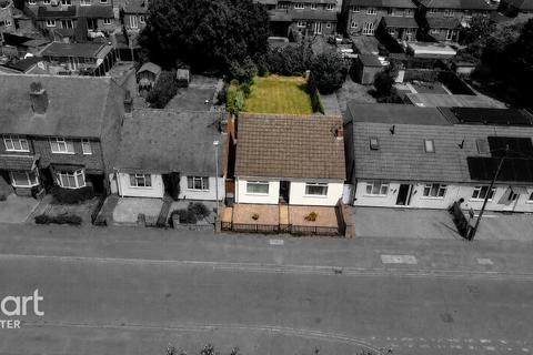 2 bed property, in St Ives Road, £225,000