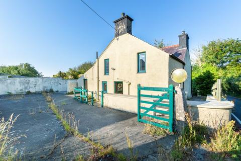 4 bed property, in Llannerch-y-Medd, £225,000