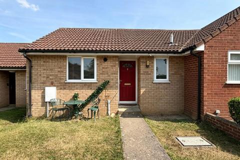 1 bed property, in Spindle Road, £190,000