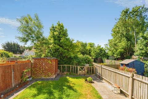 2 bed property, in Marlborough Hill, £260,000
