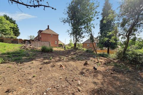 3 bed property, in Barry Road, £290,000