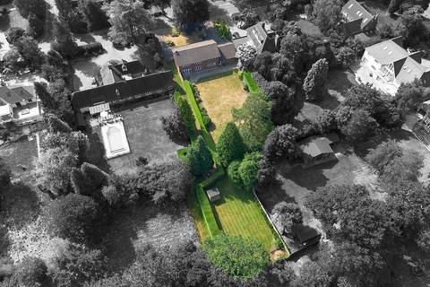 4 bed property, in Jacobean Lane, £1,300,000