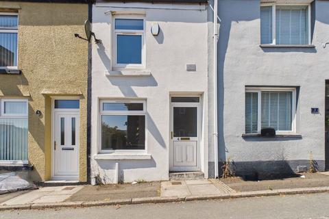 2 bed property, in Boundary Street, £115,000