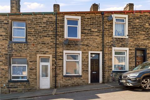 2 bed property, in North Street, £75,000