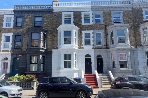 1 bed property, in Edgar Road, £525,000