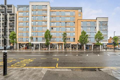 1 bed property, in London Road, £200,000