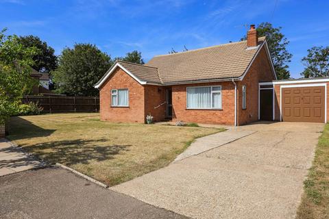 3 bed property, in Knowles Close, £450,000