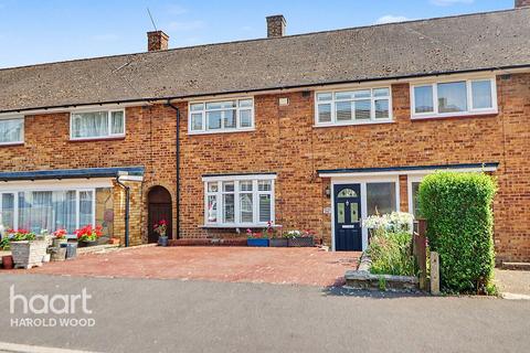 3 bed property, in Fairford Way, £375,000