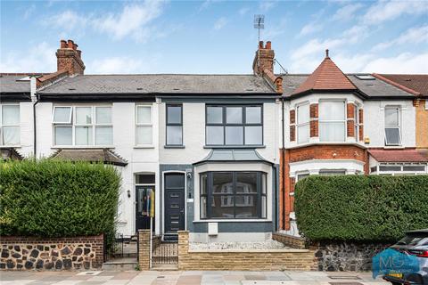 3 bed property, in Squires Lane, £800,000