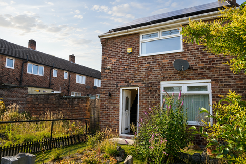 2 bed property, in 13 Cartmell Avenue St Helens, £39,000