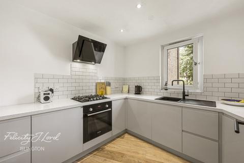 1 bed property, in Seaforth Crescent, £425,000