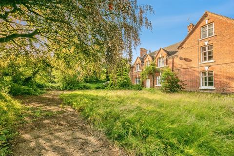 4 bed property, in Old Road, £375,000