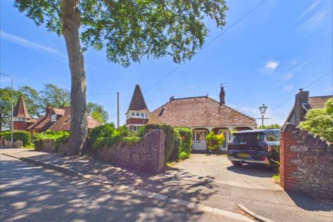 3 bed property, in South Road, £500,000