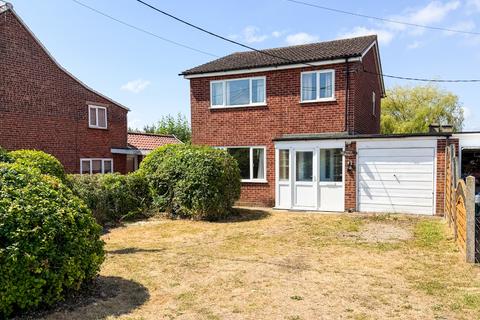 3 bed property, in Buckenham Road, £260,000