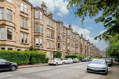 3 bed property, in Flat 5, £425,000