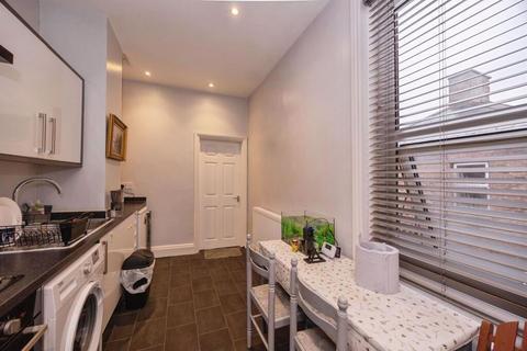 1 bed property, in Elm Grove, £60,000
