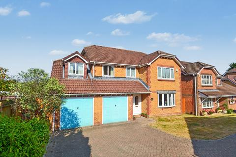 5 bed property, in Broadstone, £600,000