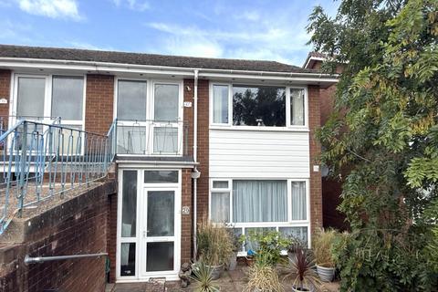 2 bed property, in Broadmead, £170,000