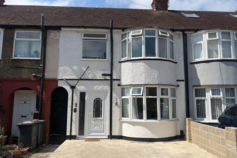 3 bed property, in Chester Avenue, £325,000