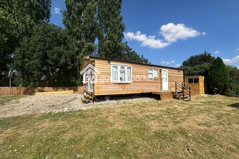 2 bed property, in Cashmoor Inn, £160,000