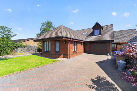 4 bed property, in Crocus Grove, £270,000