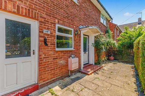 3 bed property, in Bayly Close, £210,000