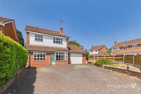 3 bed property, in Convent Close, £310,000