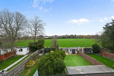 5 bed property, in Weighton Road, £650,000