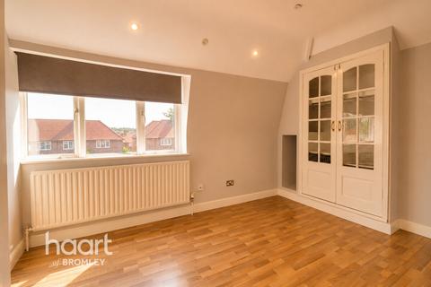 3 bed property, in Bromley BR1, £450,000