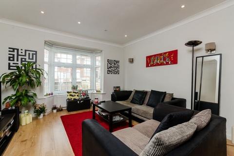 4 bed property, in St Andrews Road, £800,000