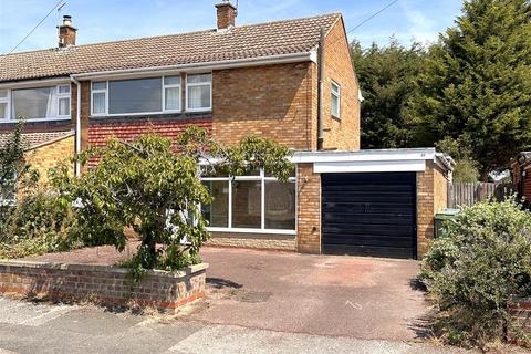 3 bed property, in Goldsmith Road, £210,000