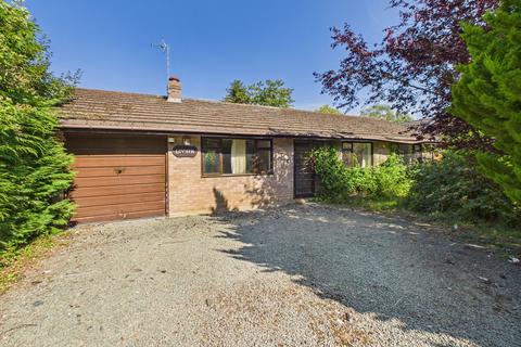 3 bed property, in Low Road, £300,000