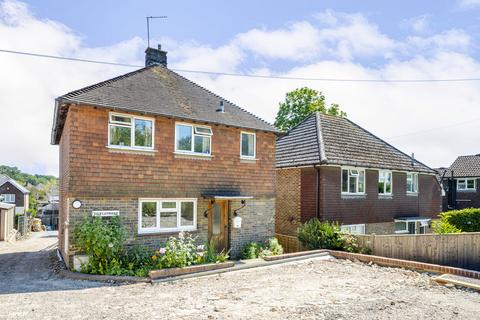 3 bed property, in Mutton Hall Hill, £350,000