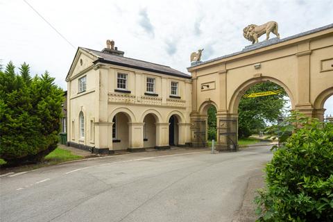 4 bed property, in Clynnog Road, £495,000
